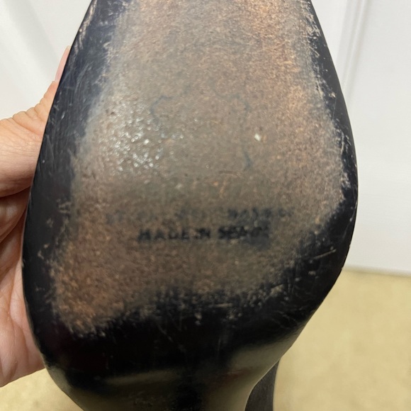 Stuart Weitzman size 35/ 5 Heels❤️ - Picture 4 of 7